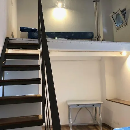 Pippi's Finale Con Box Auto Apartment *